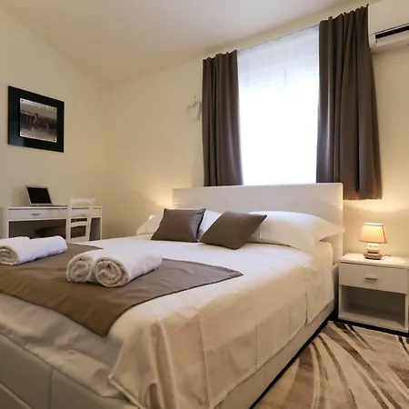 Bellevue Hill Apartment
