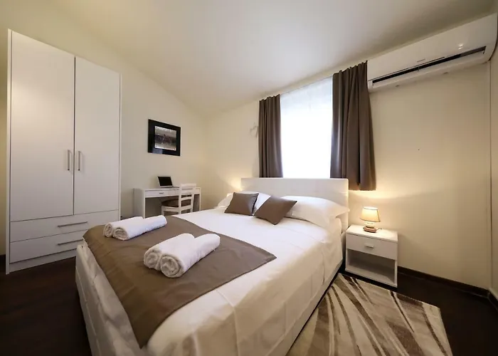 Bellevue Hill Apartment