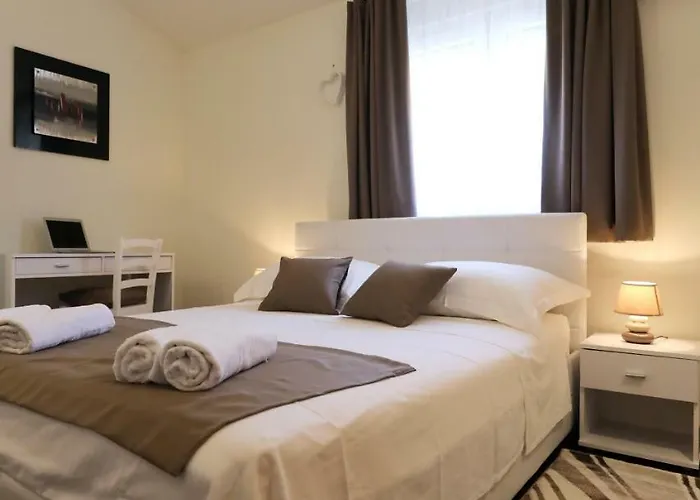 Bellevue Hill Apartment